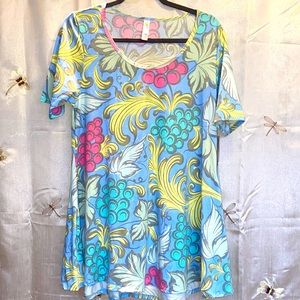 NWT Perfect tee from LuLaRoe. Size medium.